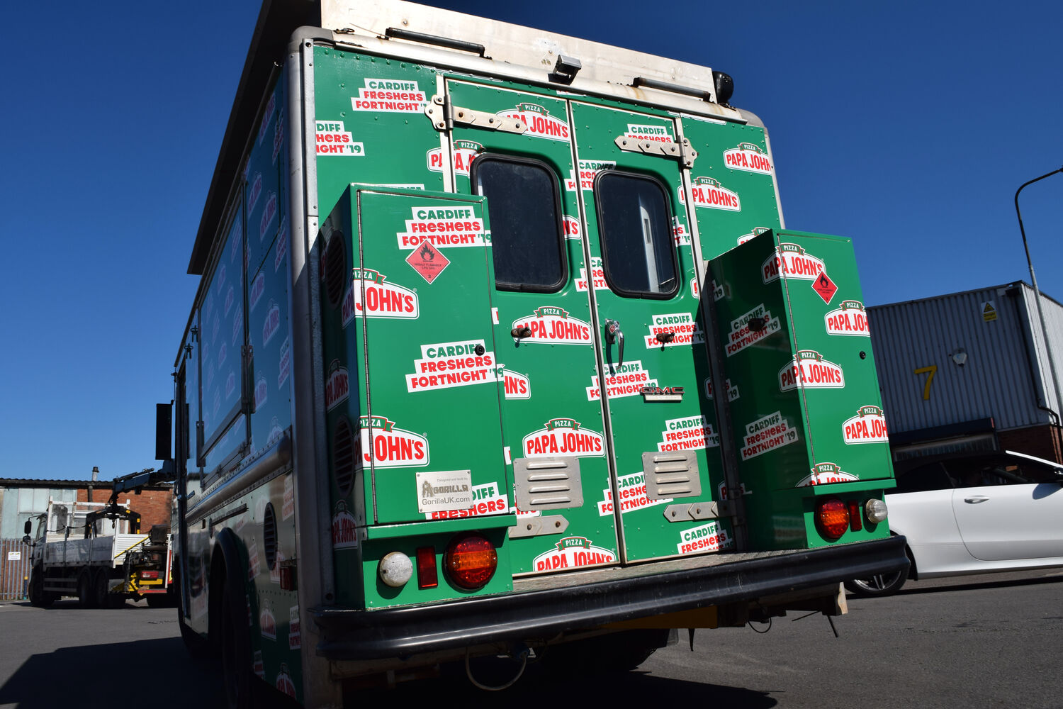 Mundane Agency - GMC P3500 Food Truck