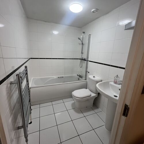 CENTRAL BLETCHLEY - TWO BEDROOM - GARDEN