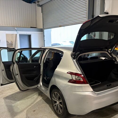 2015 (15) PEUGEOT 308 ALLURE 1.6 HDi DIESEL 5 DOOR 
