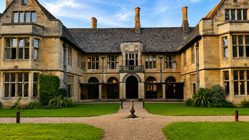 Luxury Wedding Entertainment at Coombe Lodge, Blagdon | Pic Me Photo Pods