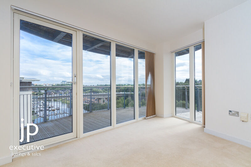 ROMA HOUSE VICTORIA WHARF CARDIFF BAY UNFURNISHED THREE BEDROOM APARTMENT WITH WATER VIEWS.