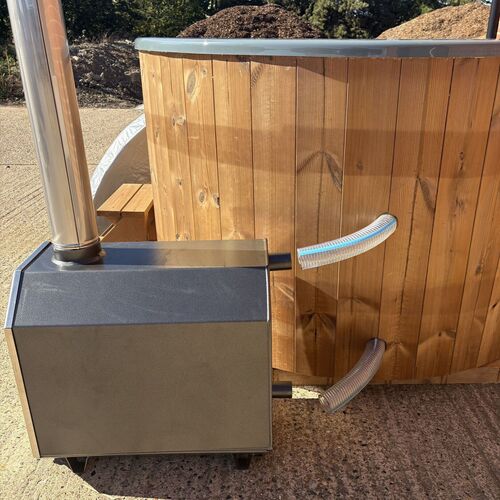 Wooden hot tub - 6ft round