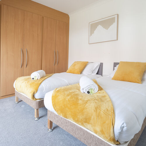 The Oaks, Watford WD19 4LR