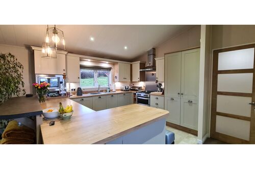 10 Roseland Lodge Park, Canada Hill, Rothesay, Isle of Bute, PA20 9EH