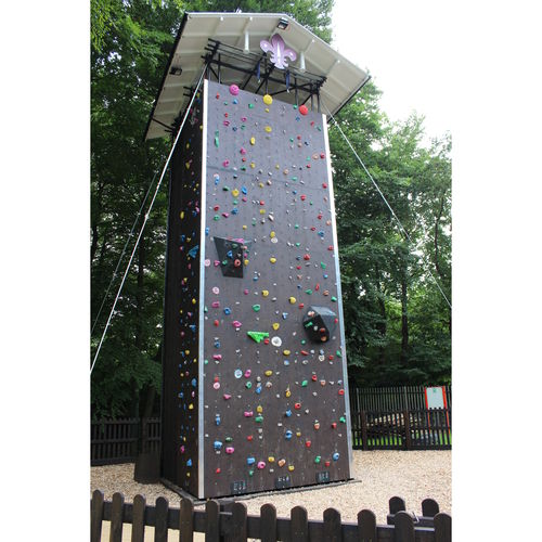 Secure fixing for climbing towers