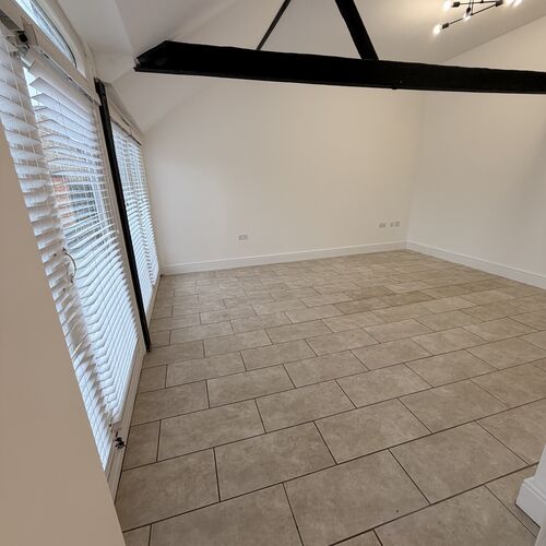 OLD WOLVERTON - 3 BEDROOM BARN CONVERSION