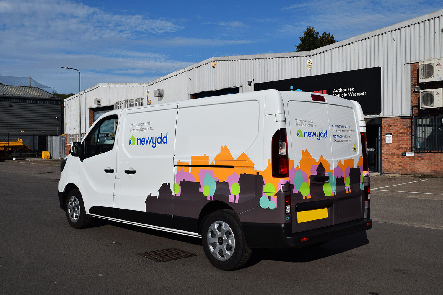 Newydd - 12x Renault Trafic