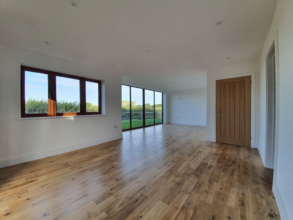 3 bedroom house with glass apex