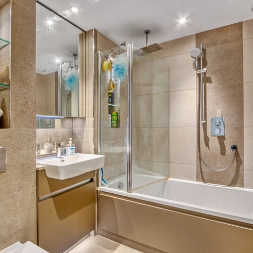 Duke Of Wellington Avenue, London, SE18