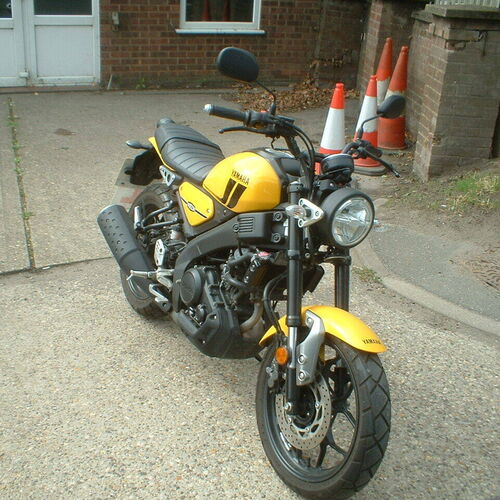 YAMAHA XSR125