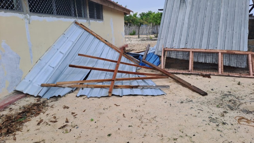 காற்றின் வேகத்தால் சேதமடைந்த முன்பள்ளியின் கூரை