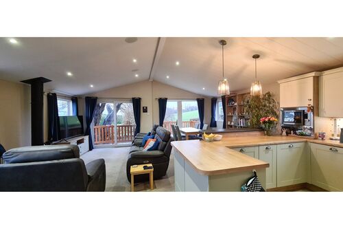 10 Roseland Lodge Park, Canada Hill, Rothesay, Isle of Bute, PA20 9EH