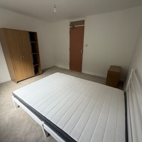 CONNIBURROW - ROOM RENTAL