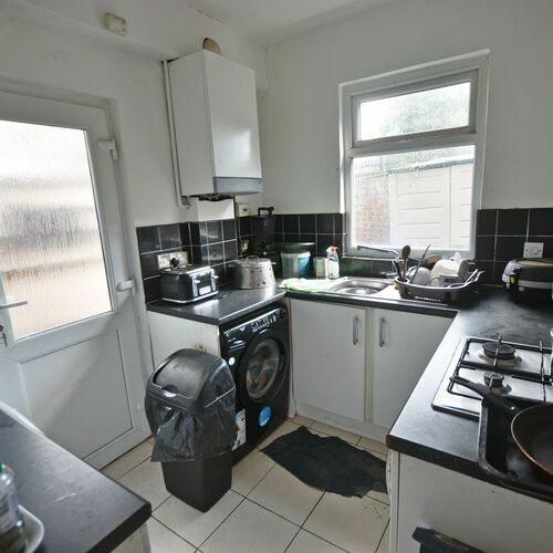 2 BEDROOM Mid Terrace For SALE