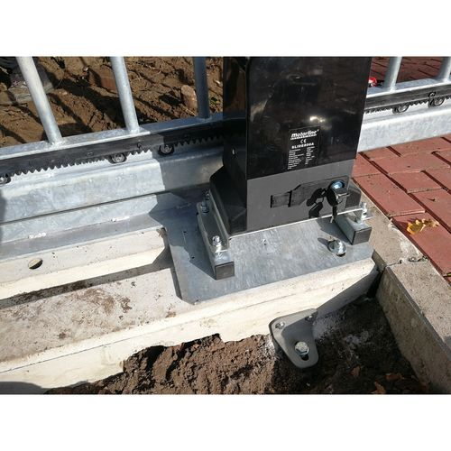 Electric gate counter balance
