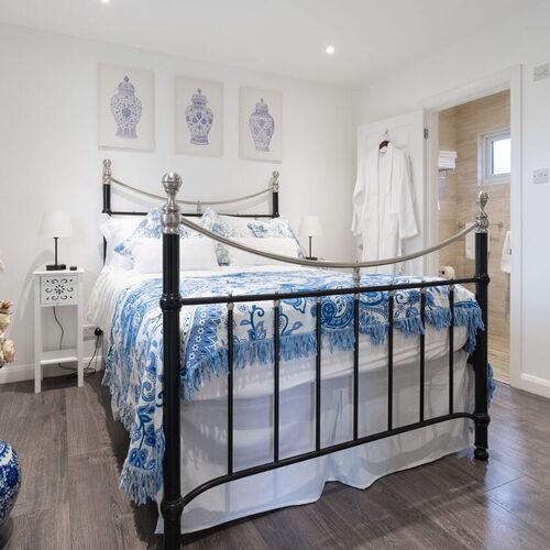 Little Tolpitts Lane, Watford WD18 9QG