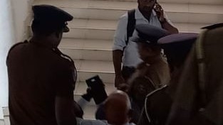 அமைச்சரவைக் கூட்டத்தில் குழப்பம் ஏற்படுத்திய நபர் கைது