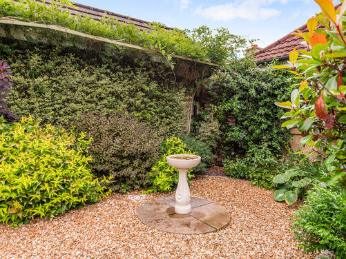 Sneddon Place, Airth, FK2 8GH