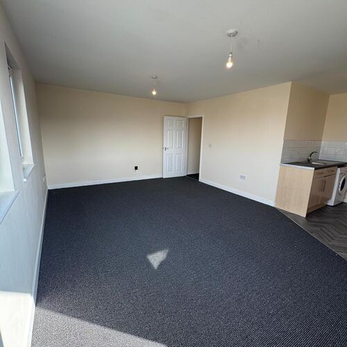 QUEENSWAY, BLETCHLEY - 2 BEDROOM PENTHOUSE
