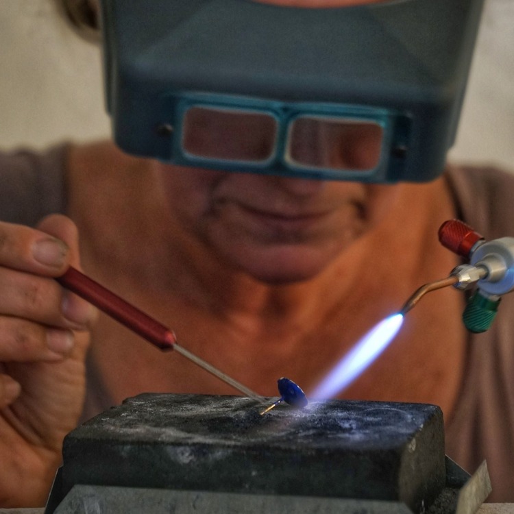 About | Gypsy Jeweller | One to one jewellery tuition |  Learn enamelling and stone setting | Unique handcrafted jewellery