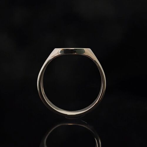 9ct gold cushion shape signet ring
