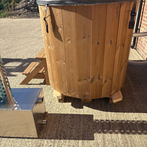 Wooden hot tub - 5ft oval