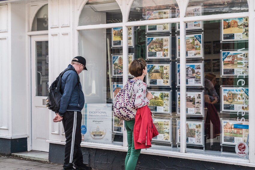 What Industries Does 4Com Target? A Guide for UK Businesses