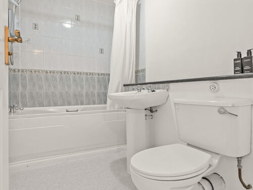 Colville Gardens, Alloa, FK10 1DU