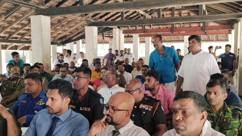 கதிர்காமம் காட்டுப் பாதை திறப்புக் கூட்டம் சிங்களத்தில் மட்டுமே நடந்தது