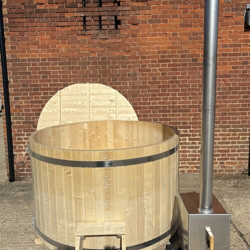 Wooden hot tub - 6ft round