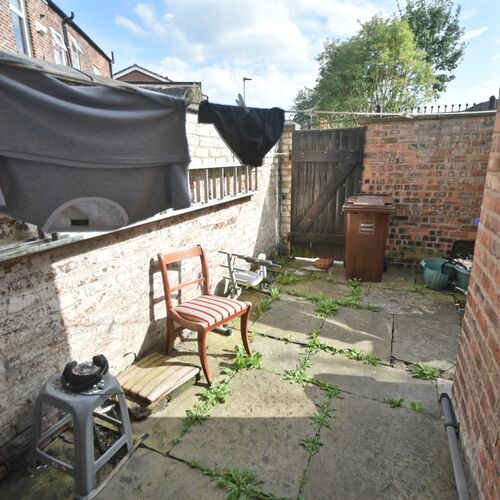 2 BEDROOM Mid Terrace For SALE