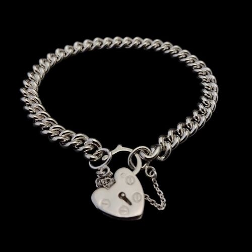 Curb bracelet with heart padlock