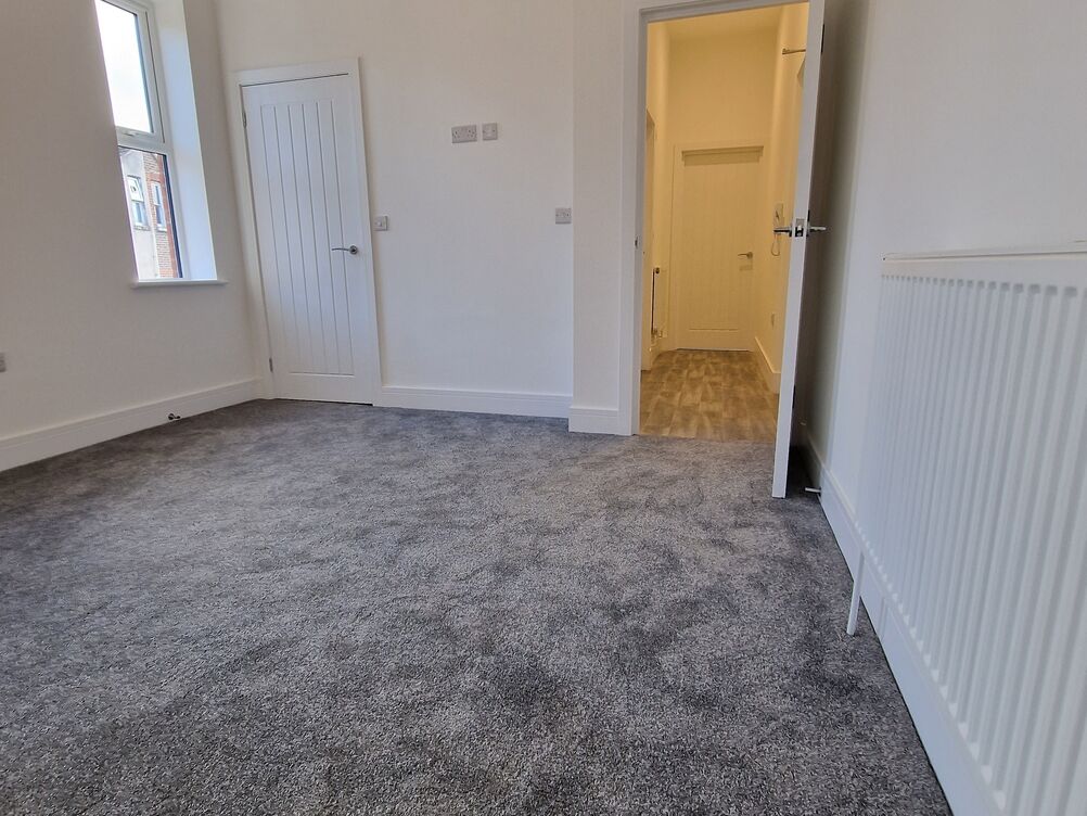 Office conversion to 5x1 bedroom flats 