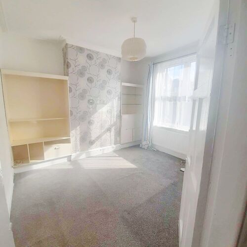 3.5 Bedroom Terraced House To Let