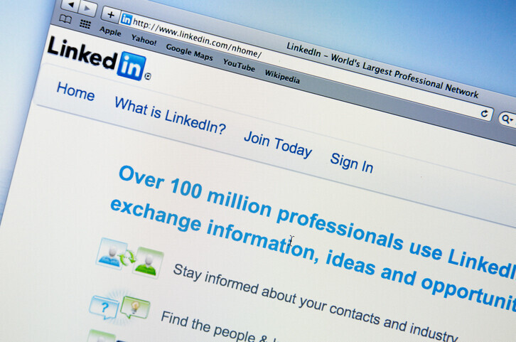 How to write a compelling LinkedIn headline that attracts recruiters