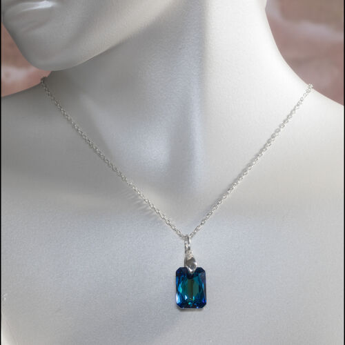 Oblong Crystal Necklace – Majestic Blue, Siam Red, Vitrail Light