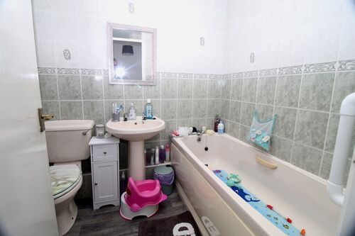 Narrow Lane, Aylestone, LE2 8NA