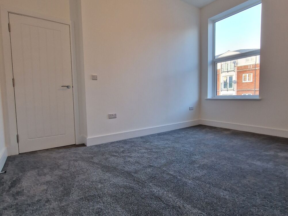 Office conversion to 5x1 bedroom flats 