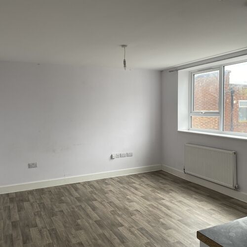 QUEENSWAY, BLETCHLEY - 1 BEDROOM