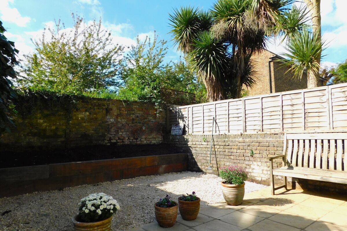 The Avenue, Lower Sunbury