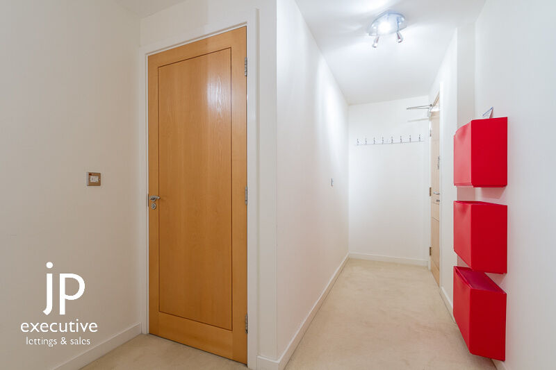 ROMA HOUSE VICTORIA WHARF CARDIFF BAY UNFURNISHED THREE BEDROOM APARTMENT WITH WATER VIEWS.