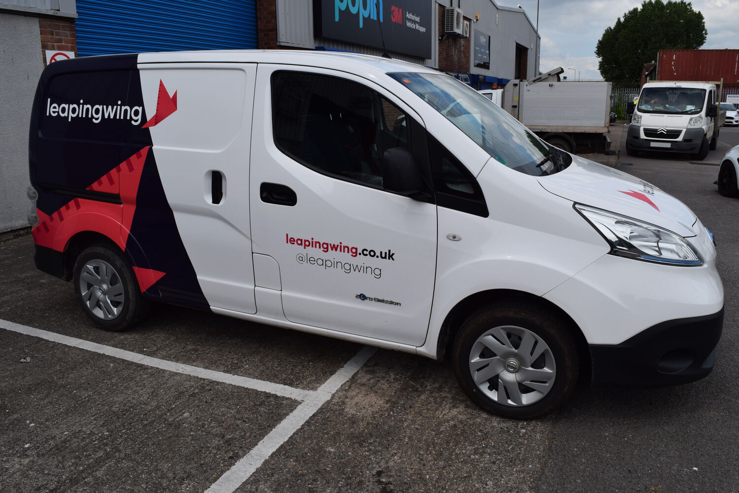 Leaping Wing - 2x Nissan enV200