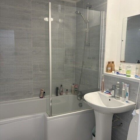 CONNIBURROW - ROOM RENTAL