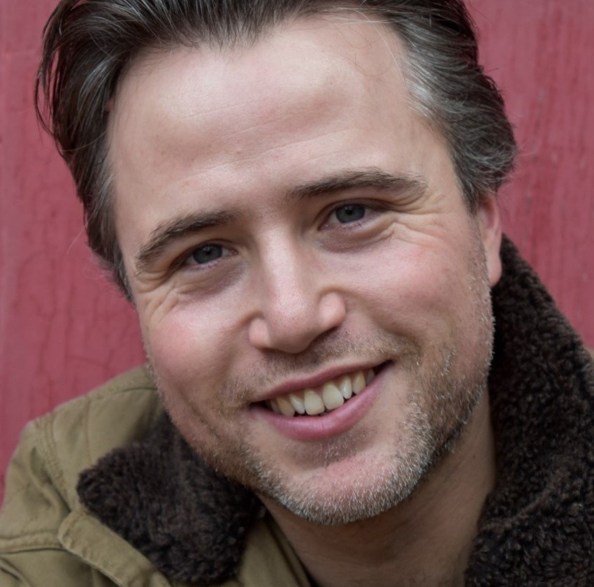 Music Director: Simon Wallfisch