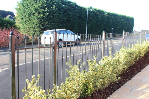 1200mm high ball top railing panel