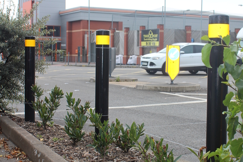 Plain top cast in bollard