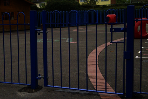 Bowtop dig in gates to match 900mm high panels