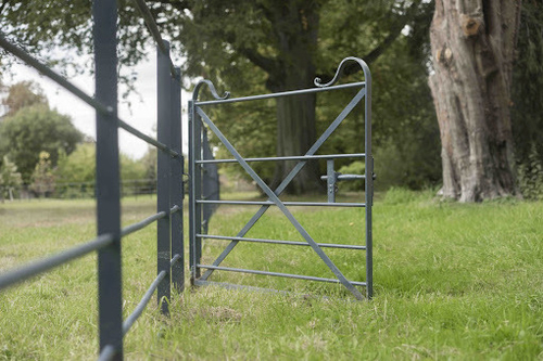 Estate Bolt Down gates to match 900mm high panels