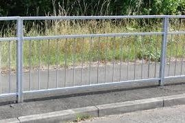 Pedestrian Guardrail with Visibilty gap