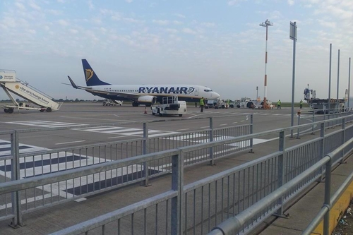 Pedestrian Guardrail with Visibilty gap